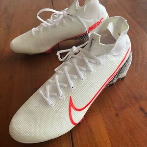 Nike Mercurial Superfly 7 Elite
FG White Laser Soccer Cleats